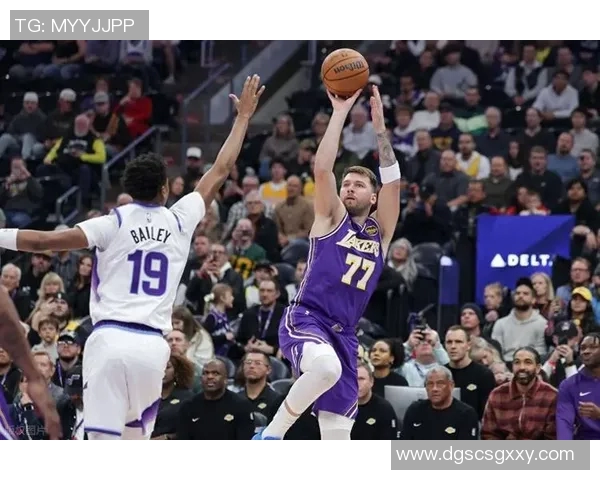 湖人惨败！詹皇36分创纪录也白搭，东契奇伤退，快船双核43+22终结五连败