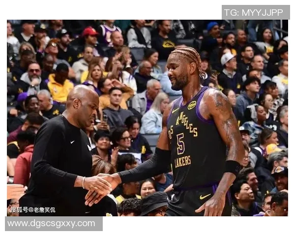 湖人vs快船前瞻：哈登复出小卡迎帮手 东皇组合能否双杀对手