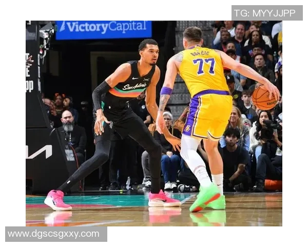 东契奇空砍38+10+10 湖人不敌马刺